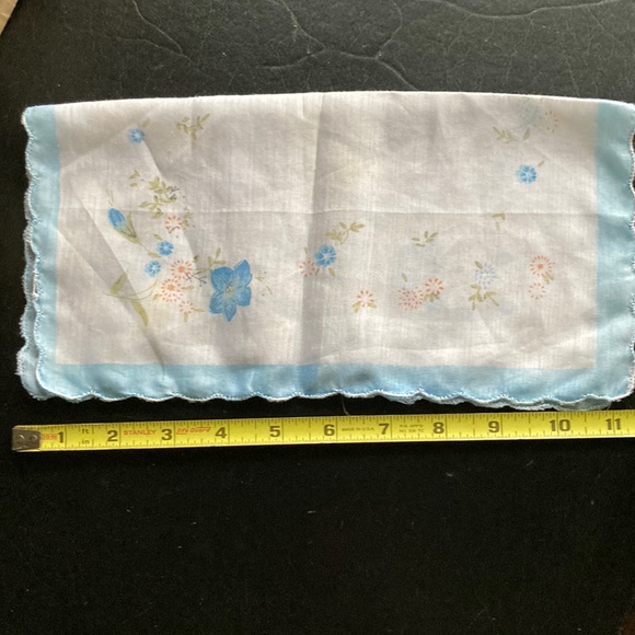 Ladies Vintage Handkerchief -11-1/2” - White with floral design. Signed “Russel” - Picture 4 of 5
